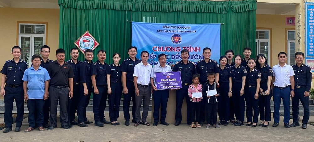 Các phần quà được trao tại Trường tiểu học Nậm Cắn 2. Ảnh: Tuấn Anh Các phần quà được trao tại Trường tiểu học Nậm Cắn 2. Ảnh: Tuấn Anh