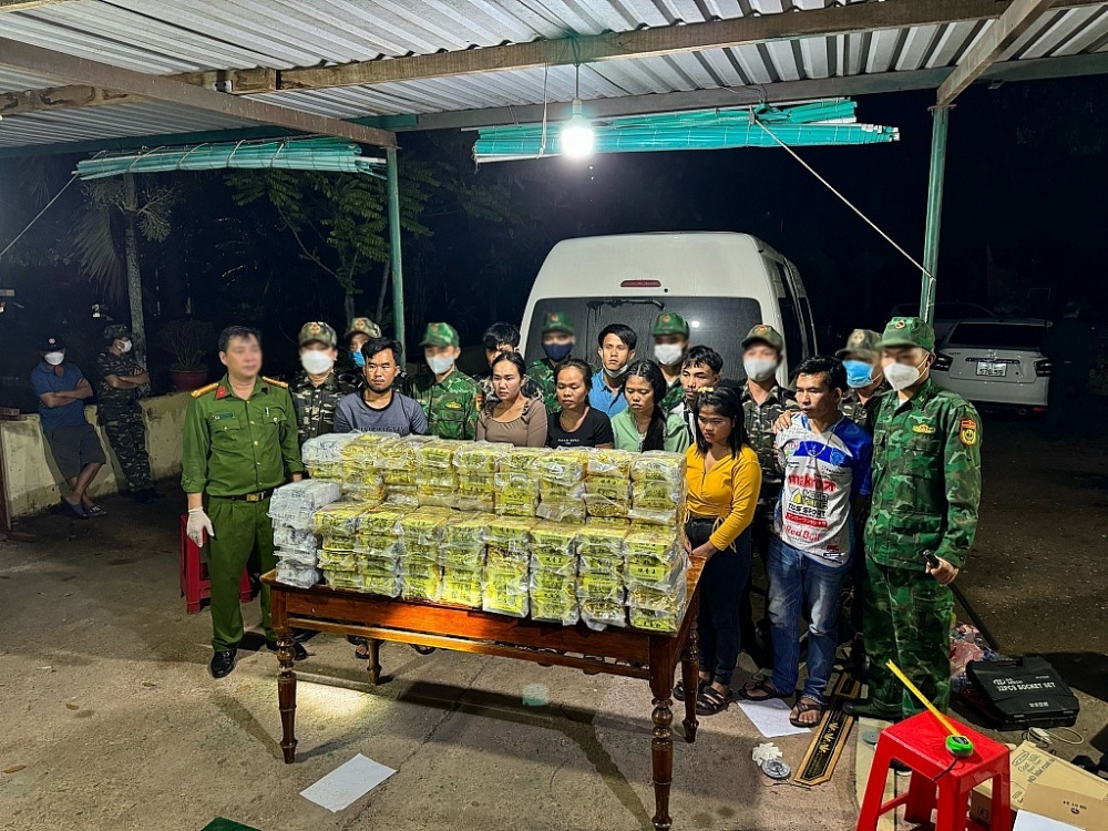 1 tập thể và 2 cá nhân Hải quan Quảng Trị được tặng thưởng Huân chương chiến công 1 tập thể và 2 cá nhân Hải quan Quảng Trị được tặng thưởng Huân chương chiến công